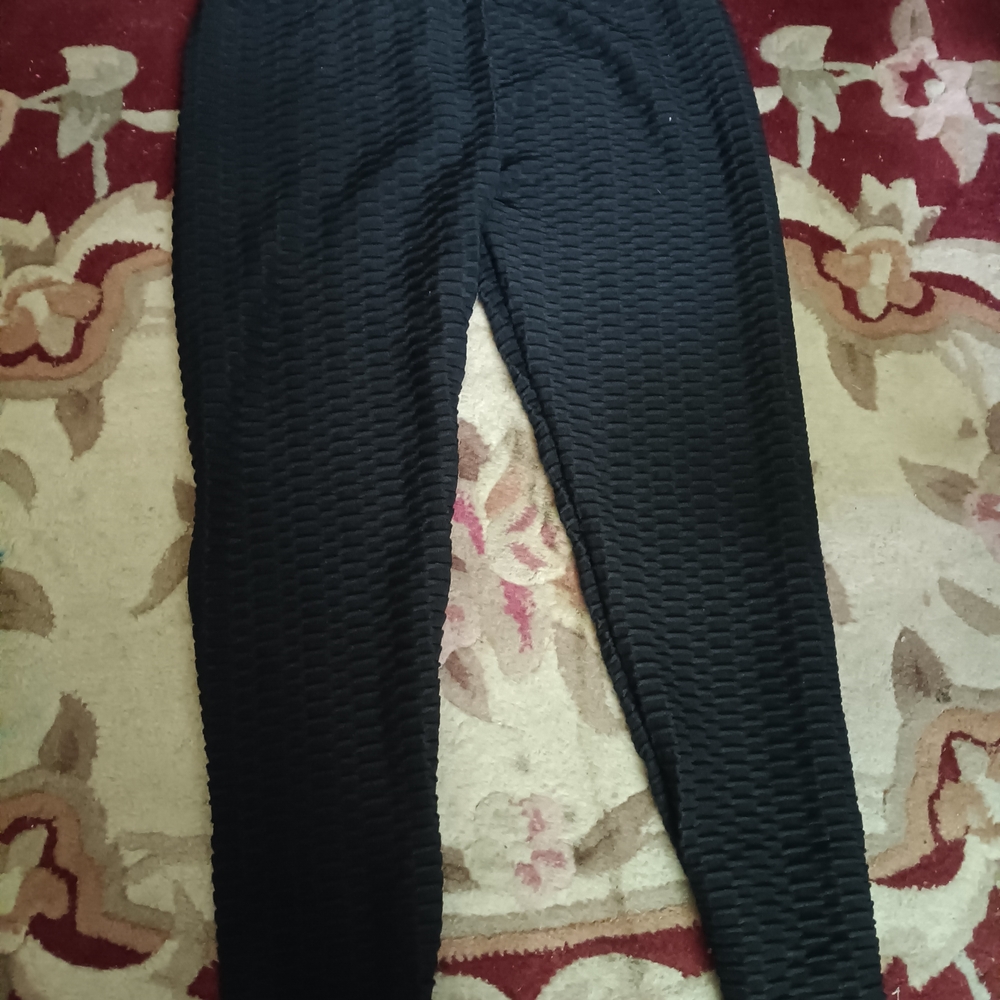 Sleek Black Leggings with Stretchy Fit